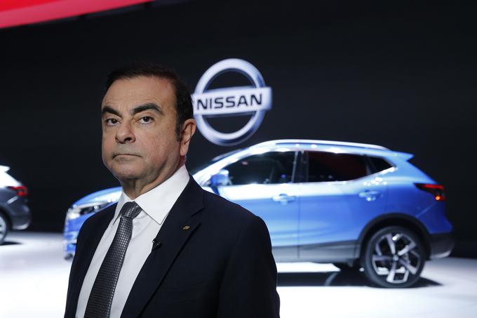 Carlos Ghosn, predsednik Renault-Nissana pred prenovljenim nissanom qashqai. Ghosn je združenju priključil tudi Mitsubishi. | Foto: Reuters