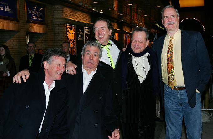 Z leve: montypythonovci Michael Palin, Terry Jones, Eric Idle, Terry Gilliam in John Cleese. Šesti član skupine Graham Chapman je umrl leta 1989. | Foto: Getty Images