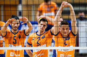 V karanteni še ena ljubljanska ekipa, težave tudi pri dekletih