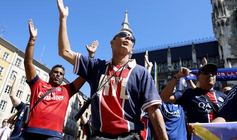 Norišnica na Bavarskem! Navijači PSG in Interja preplavili München.