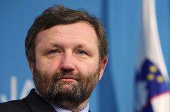 Za občine bo skrbelo eno, za regionalni razvoj pa drugo ministrstvo