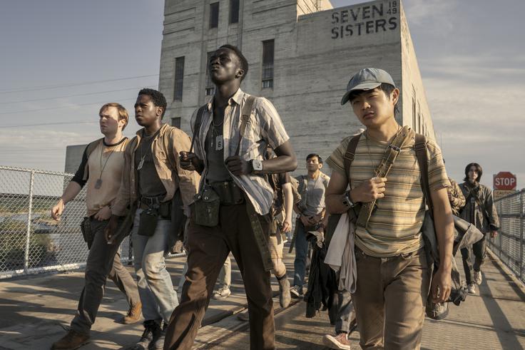 Z leve proti desni: Cooper Hoffman, David Jonsson, Tut Nyout in Ben Wang. Njihovi liki se podpirajo do konca in se poimenujejo štirje mušketirji. | Foto: Blitz Film & Video Distribution