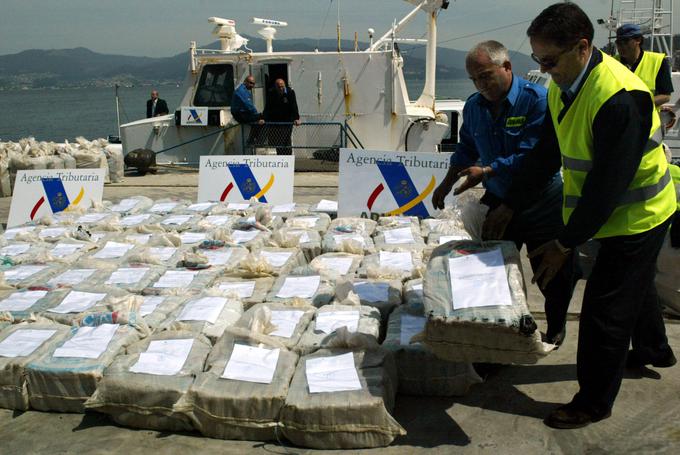 Organizacija Paula Le Rouxa je kokain in druga mamila najpogosteje tihotapila z barkami in na krovu luksuznih jaht. Izgubilo se mu je precej pošiljk in z njimi tudi več ton kokaina: nekaj so jih zasegle oblasti, nekaj jih je po brodolomu končalo na dnu svetovnih oceanov. | Foto: Reuters