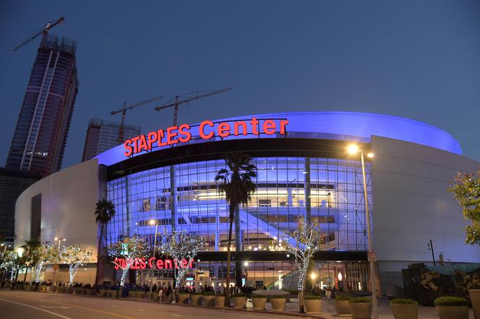 Staples center | Pripravljalne tekme v ligi NBA se bodo začele 11. decembra. V Staples centru se bodo ta dan pomerili mestni tekmeci, branilci naslova LA Lakers in Clippers. | Foto Reuters