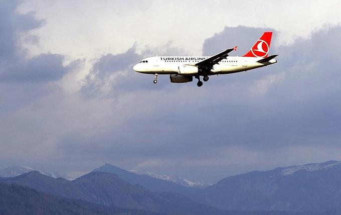 Letala turške letalske družbe povezujejo ljubljansko in carigrajsko letališče kar dvakrat dnevno, zaradi česar bi bila v odsotnosti Adrie ta povezava najpogostejša na ljubljanskem letališču. | Foto: Ana Kovač
