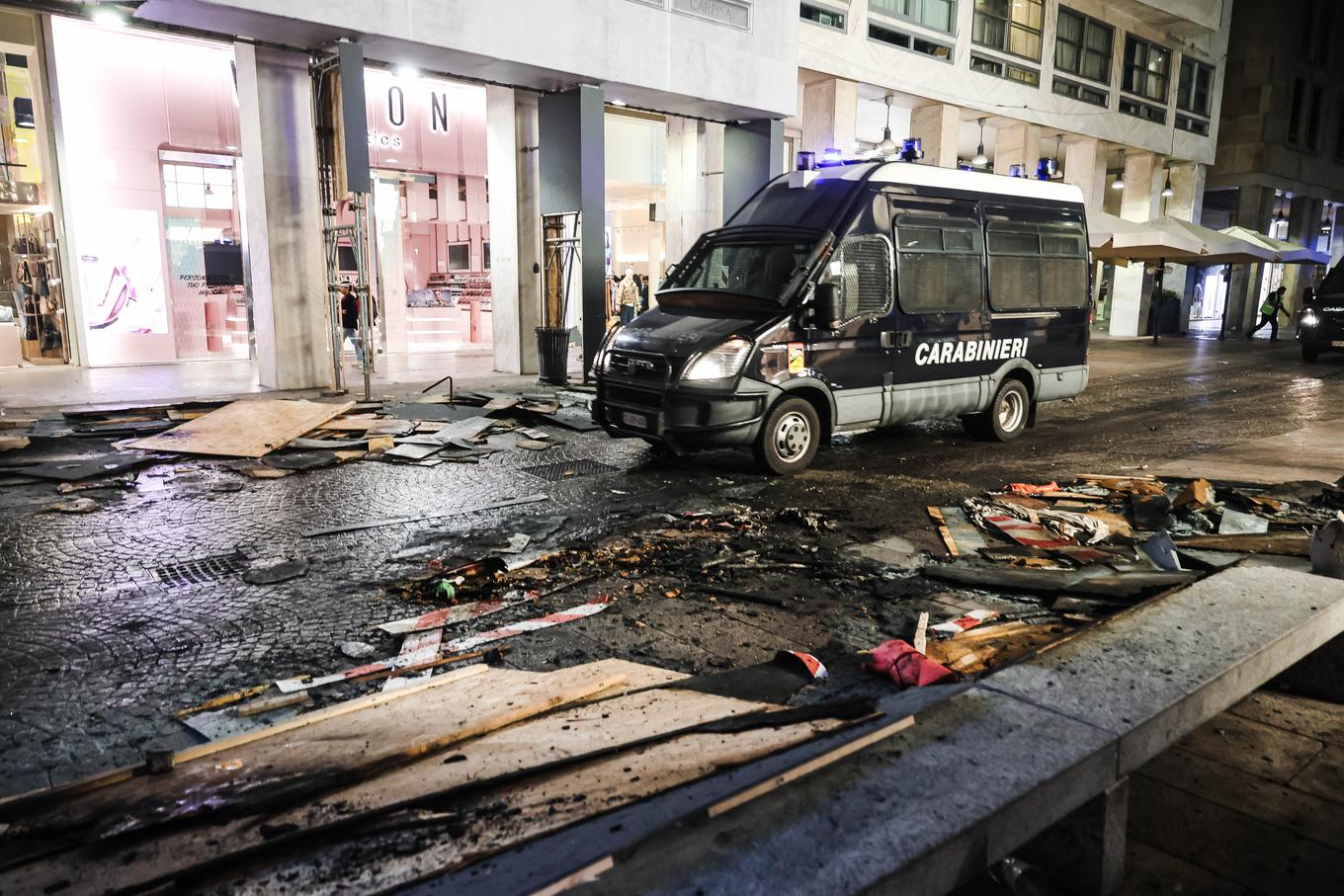 V italiji izbruhnili nasilni protesti zaradi naraščajoče draginje