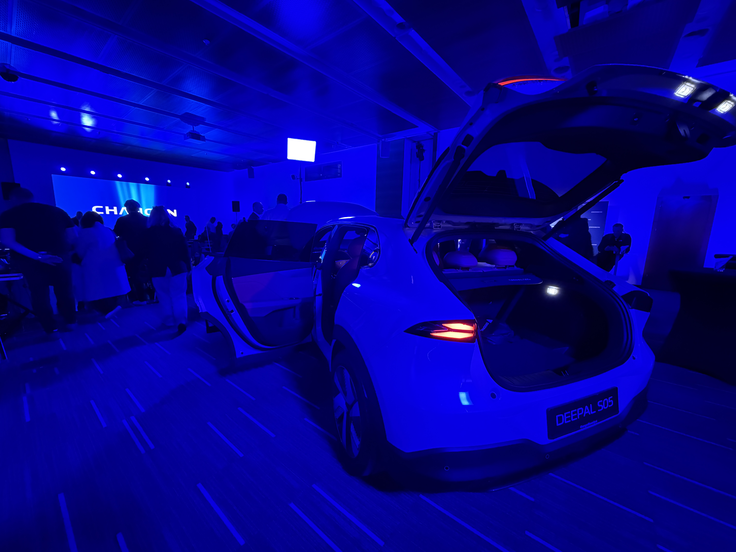 Izhodiščna cena električnega deepala 05 bo slabih 40 tisoč evrov, še precej cenejši pa bodo starejši bencinsko gnani modeli. | Foto: Gregor Pavšič