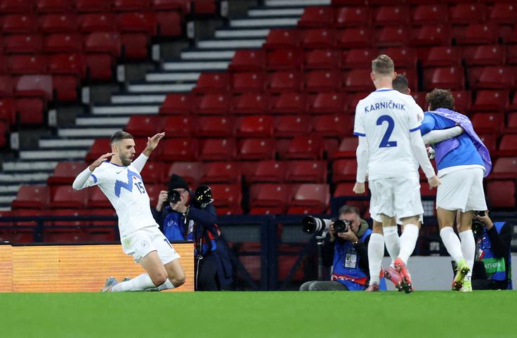 Danijel Šturm je Slovenijo popeljal v vodstvo (2:1) in Škotom zadal boleč udarec. | Foto: Reuters