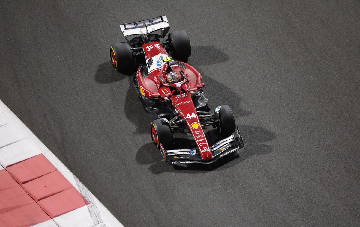 Abu Dabi Lewis Hamilton Ferrari | Lewis Hamilton na stezi Yas Marina v Abu Dabiju. | Foto Reuters