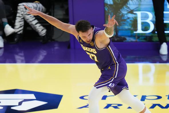 Rapsodija Luke Dončića: sanjska prva četrtina in šov, ki je dvignil LA Lakers do zmage