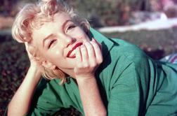 Kopalni plašč Marilyn Monroe prodali za skoraj 29 tisoč dolarjev