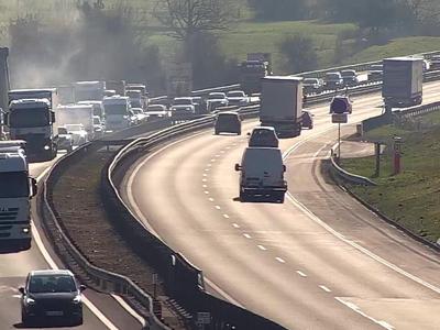 Zaprta primorska avtocesta med Logatcem in Uncem