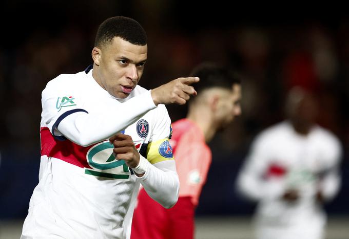 Kylian Mbappe je na zadnjih štirih tekmah za PSG dosegel sedem zadetkov. Tokrat je pomagal Parižanom do visoke zmage nad šestoligašem v pokalu. | Foto: Reuters