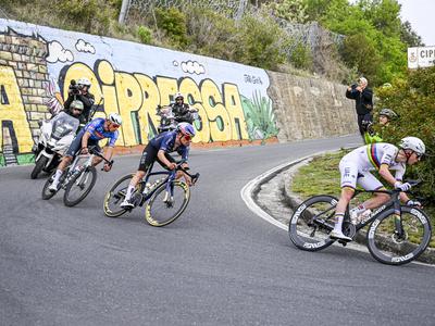 Pogačarjev mehanik razkril detajl iz ozadja: Pogačar je na dirki Milano-Sanremo zmagal z zlomljenim okvirjem