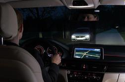 BMW s pametnimi lučmi in nočnim vidom nad skrite pasti nočne vožnje