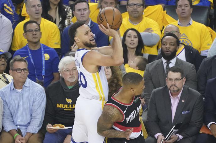 Stephen Curry | Golden State brani naslov prvaka. Stephen Curry je bil na prvi tekmi proti Portlandu s 36 točkami prvi strelec. | Foto Reuters
