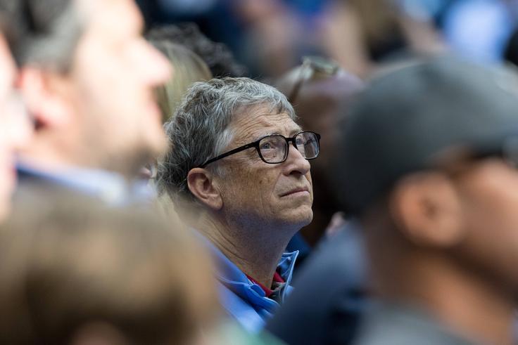 Ustanovitelj Microsofta Bill Gates je leta 2019 razkril, da zelo obžaluje dejstvo, da Microsoft nikoli ni postal veliko ime v mobilni industriji. "Moja največja napaka je bila odločitev, ki se je danes več ne spominjam, a povzročila je, da Microsoft ni postal velik igralec na mobilnem trgu. Operacijski sistem za pametne telefone Android, ki je danes glavni izdelek za vse tiste, ki ne prisegajo na Apple, bi moral biti Microsoftov. Namesto tega smo Googlu (ki razvija Android, op. p.) omogočili, da ima 350 milijard evrov vredno platformo namesto Microsofta," je v intervjuju za Village Global dejal Gates.  | Foto: Guliverimage/Vladimir Fedorenko