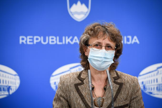 Nuška Čakš Jager, namestnica predstojnika Centra za nalezljive bolezni, je na današnji novinarski konferenci spregovorila o epidemioloških razmerah tako doma kot tudi po svetu.  | Foto: STA ,