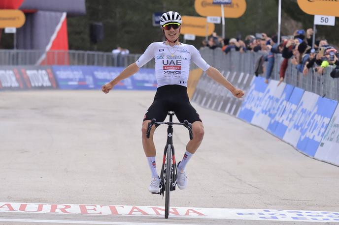 Juan Ayuso | Juan Ayuso je zmagovalec šeste etape in novi vodilni. | Foto Guliverimage