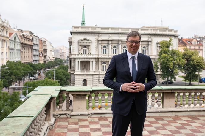 Aleksandar Vučić | Čeprav se bo za 250 poslanskih sedežev v srbski narodni skupščini potegovalo 21 strank, bo stranka predsednika države Aleksandra Vučića po napovedih postala absolutna zmagovalka. | Foto Reuters