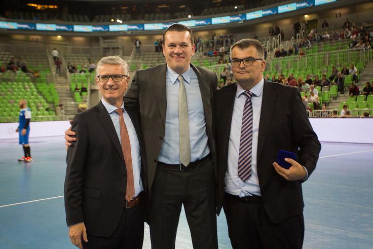 Sergej Rutenka Vesel in hvaležen je, da Rokometna zveza Slovenije lani, ko je zadnjič srečal Požuna, ni pozabila nanj in ga je povabila na tekmo, ki so jo zaznamovale legende slovenskega rokometa. | Foto: Žiga Zupan/Sportida