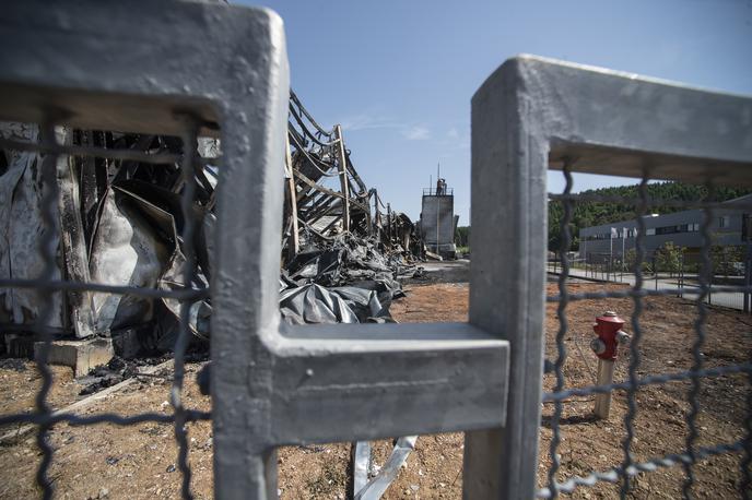 Požar v podjetju Fragmat, Podskrajnik pri Rakeku | Foto STA