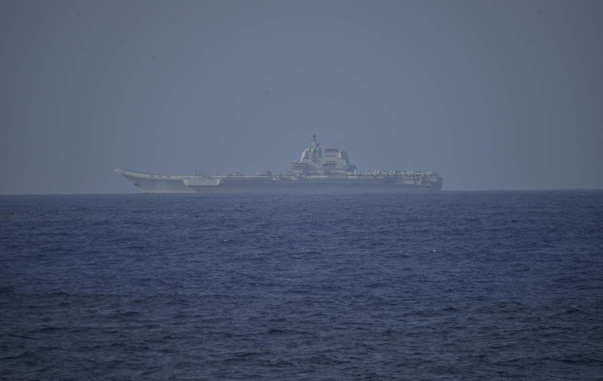 kitajska ladja, kitajska mornarica | Kitajska nasprotuje novemu vojaškemu sporazumu med ZDA in Filipini z začetka tega meseca, ki ameriški vojski omogoča dostop do štirih novih oporišč na filipinskih tleh. Eno od njih je približno 400 kilometrov oddaljeno od Tajvana. | Foto Reuters