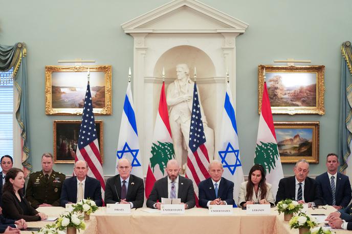 Izrael Libanon pogajanja | Trenutno premirje med Izraelom in Libanonom oziroma Hezbolahom tehnično velja od 17. aprila, vendar ga obe strani nenehno kršita z napadi. | Foto Reuters