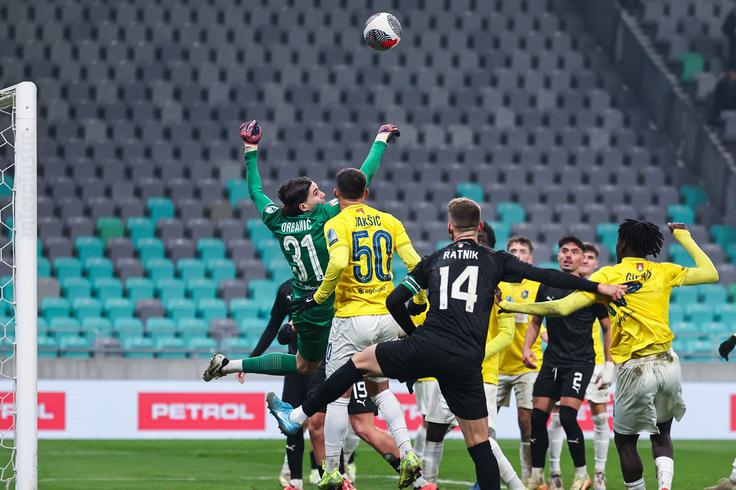 Ko je Orbanić nazadnje branil proti Olimpiji, je po dvoboju sledila zabava v čast rojstvu njegovega sina. Po čem pa si bo Hrvat zapomnil nedeljski ljubljanski derbi v Stožicah? | Foto: Aleš Fevžer