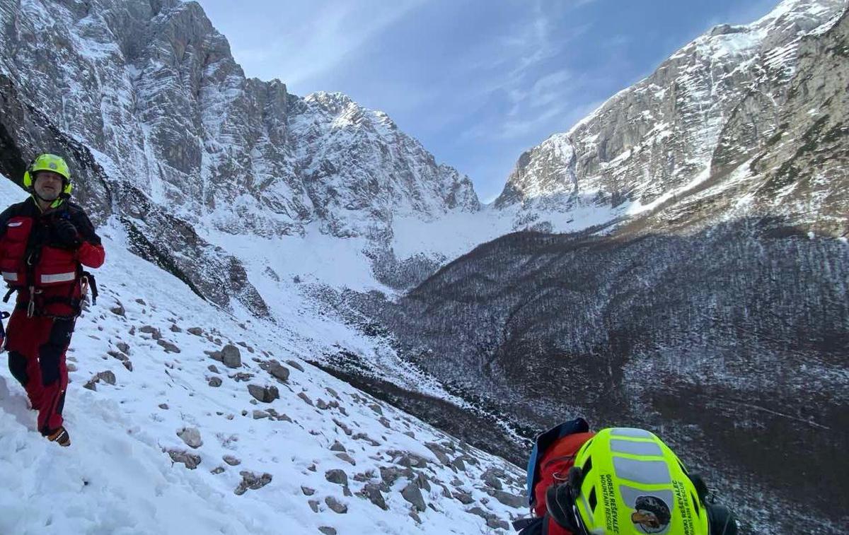 Gorski reševalci | Zaradi snežnih razmer so gorski reševalci imeli hkrati še nekaj drugih intervencij oziroma reševanj tako tujih kot slovenskih planincev iz bivakov in planinskih koč. | Foto Gorska reševalna zveza Slovenije/Facebook