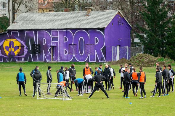 Začenja tudi Maribor, Zahović dobil bogastvo za najstnika