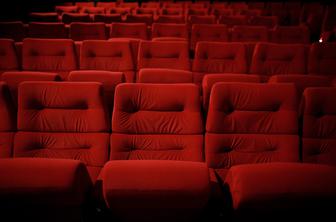 Nazaj v kino: že zdaj v "drive-in", prihodnji teden tudi v nekatere dvorane