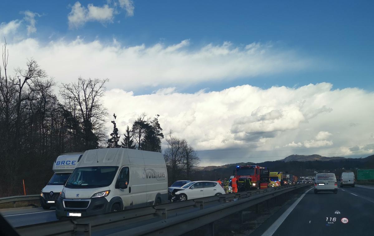 Nesreča na štajerski avtocesti | Na štajerski avtocesti pred Krtino proti Ljubljani se je zgodila prometna nesreča. | Foto Gašper Pirman