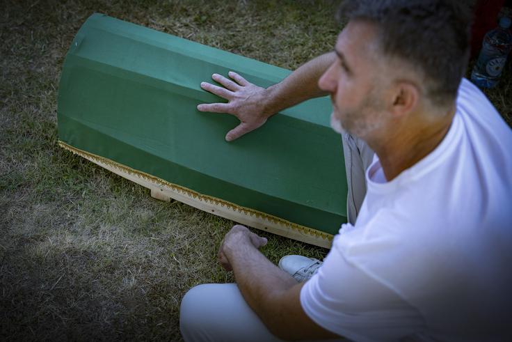 Zejadu je uspelo prebiti zasedo, v kateri so umrli mnogi pred vojsko bosanskih Srbov bežeči Bošnjaki, Senajidu pa ne. | Foto: Ana Kovač
