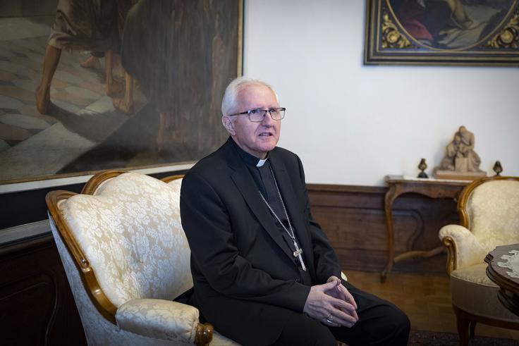 "Zagotovo so pretekli škandali za Cerkev zahtevne in težke preizkušnje. Preizkušnja, v kateri nas je lahko dostikrat sram, ter preizkušnja, v kateri mnogi duhovniki doživljajo krivico, ker se med vsemi duhovniki potegne nekakšen enačaj in vse vržejo v isti koš, kar je velika krivica." | Foto: Ana Kovač