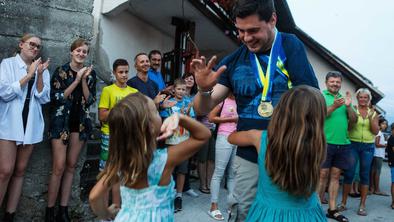 Slovenski šampion z lastno himno, ki je hvaležen tudi svojim kritikom #foto #video