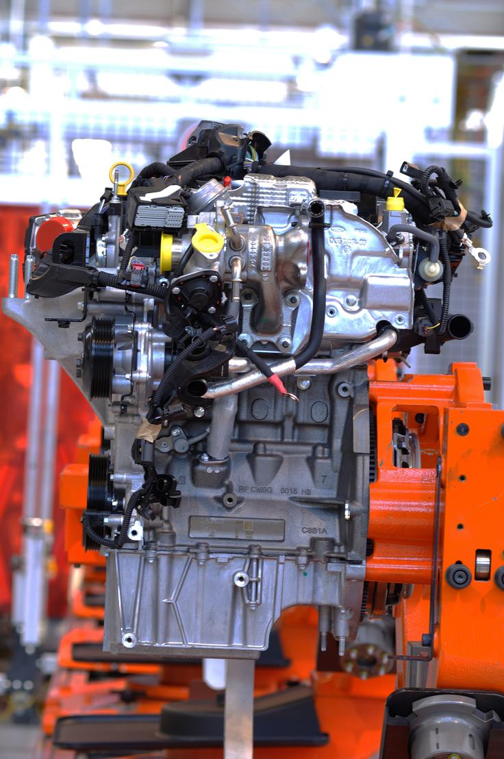 Ford focus - advertorial Za razliko od običajnih sistemov tehnologija pametnega regenerativnega polnjenja akumulator polni le, kadar je to potrebno in, če je le mogoče, ne medtem ko pritiskate stopalko za plin. To vam pomaga prihraniti še več goriva in ob tem dodatno zmanjšati izpuste. | Foto: Ford