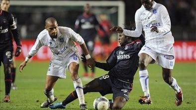 Petarda PSG-ja v mreži Boulogna