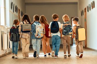 Konec brezskrbnih dni: 7 stvari, s katerimi lahko otroku olajšate začetek šolskega leta