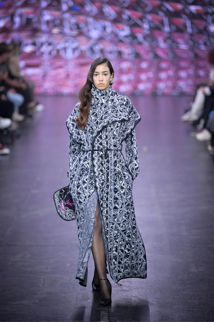 Ročno izdelan kos znamke Draž, pri katerem šteje vsak detajl. | Foto: Jure Makovec