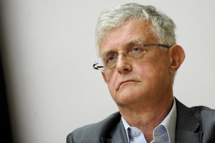 Nekdanji predsednik državnega zbora Pavel Gantar opozarja, da se Levica ob protestih proti imenovanju Črnčeca v določeni meri zapleta v lastna protislovja glede tega, ali je opozicijska ali koalicijska stranka. | Foto: STA ,