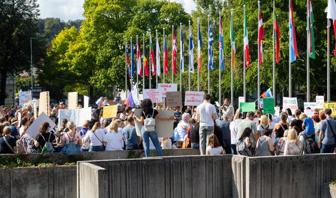 Protest v Ljubljani: ogorčeni nad sprejemanjem škodljive novele
