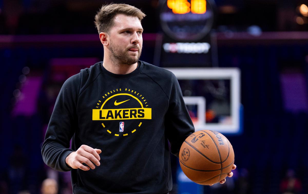 Luka Dončić, Los Angeles Lakers | Luka Dončić se je na parket vrnil s trojnim dvojčkom. | Foto Guliverimage