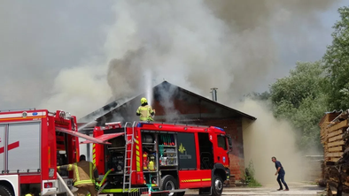Velik požar pri Domžalah: zagorelo na žagi #video #foto