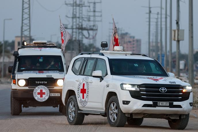 Izrael prejel trupli dveh talcev | Posmrtne ostanke talcev, zajetih med napadom na Izrael 7. oktobra 2023, Hamas vrača v skladu z dogovorom o premirju v Gazi, ki velja od 10. oktobra. | Foto Reuters