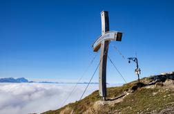Trupejevo poldne, ko zlate macesne nasledi zimska pravljica #video
