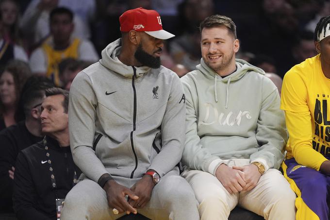 Luka Dončić in LeBron James bolj blestita v napadu kot v obrambi. | Foto: Guliverimage