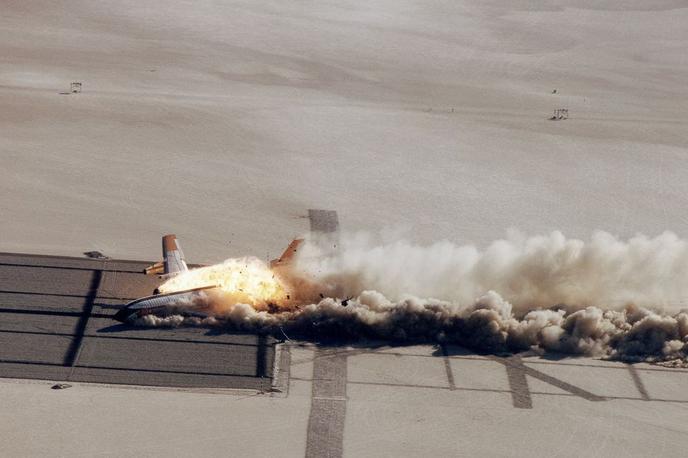 Nasa, Boeing 720 | Primarni eksperiment, zaradi katerega so Američani namenoma strmoglavili potniško letalo, ni uspel, se je pa kasneje izkazalo, da so zaradi simulirane nesreče vendarle pridobili uporabne povratne informacije za izboljšanje varnosti potnikov. | Foto NASA