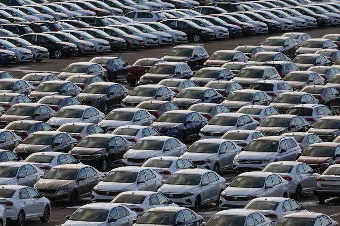 Rusija avtomobili | Ruski trg novih avtomobilov je po sankcijah skoraj povsem razpadel. Fotografija je simbolična. | Foto Reuters