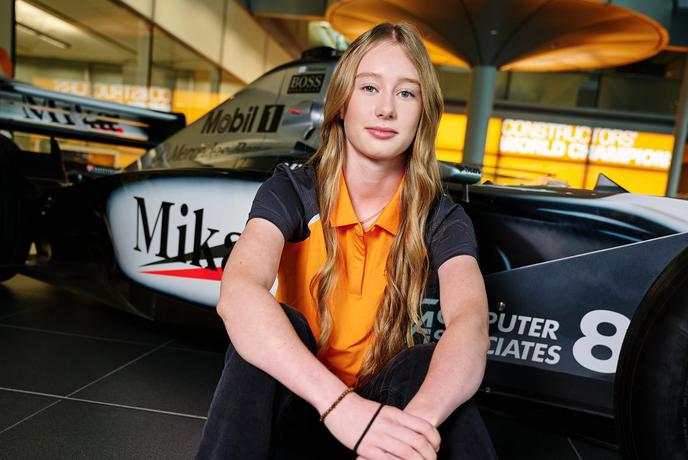 14-letna hči svetovnega prvaka podpisala za McLaren